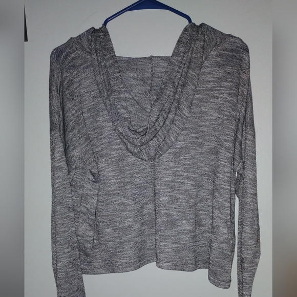 Cropped Aeropostale light weight sweater with attached hood. - Picture 3 of 4